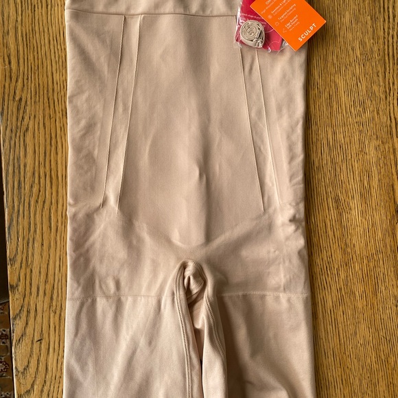 NWT Spanx Oncore High Waisted Mid Thigh Short - Picture 3 of 9